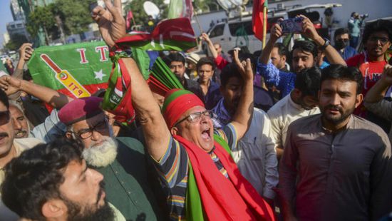 مواجهات بين الشرطة الباكستانية وأنصار خان