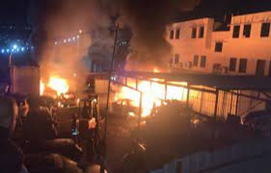 عشرات المستوطنين يحرقون المركبات بنابلس