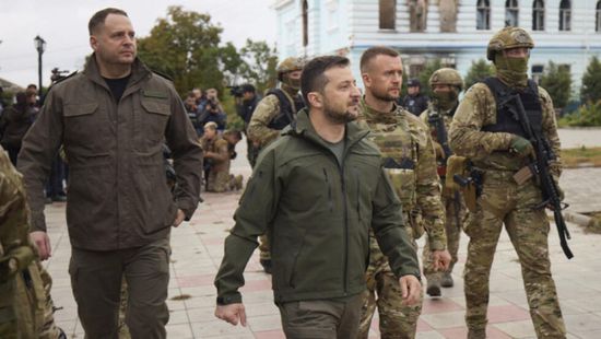 مستشار زيلينسكي يرد على تورط أقاربه بالعمل مع روسيا