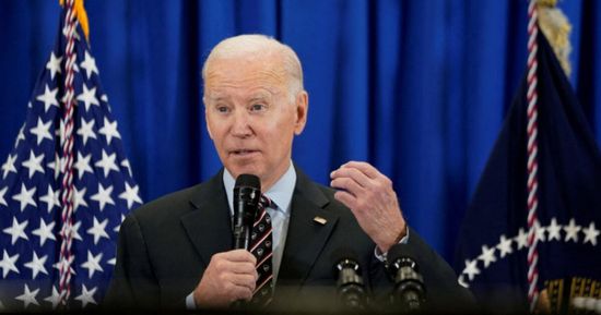 بايدن يؤجل ترحيل آلاف الفلسطينيين من أمريكا