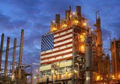بيانات المخزونات الأمريكية تهوى بأسعار النفط