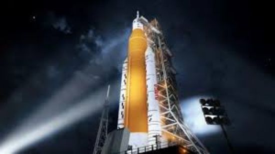 إقلاع صاروخ ينقل مركبة أمريكية إلى القمر 
