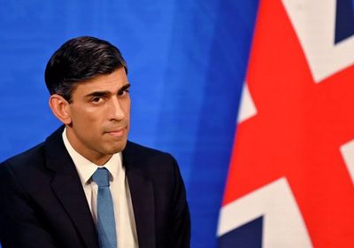 رئيس الوزراء البريطاني يكشف عن دخله السنوي