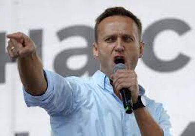 ماكرون يدعو روسيا لمشاركة تفاصيل وفاة "نافالني"