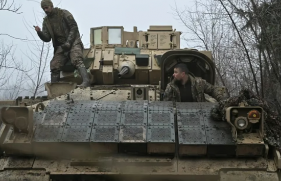 الرئيس الأوكراني يفند أسباب سقوط مدينة أفدييفكا الصناعية