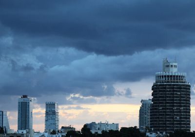 إسرائيل تغرق في الظلام