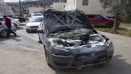 بحماية قوات الاحتلال.. مستوطنون يهاجمون قرية في نابلس