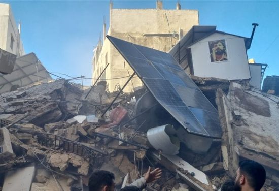 انهار مبنى سكني في بيروت