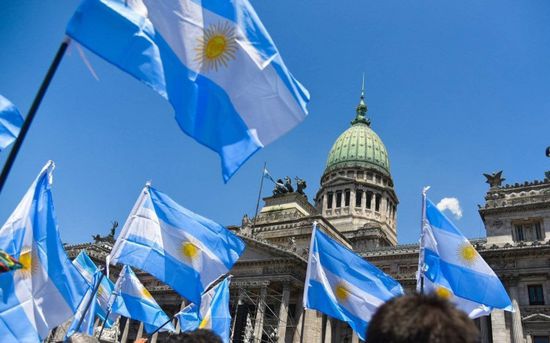 الأرجنتين تحقق أول فائض مالي في 12 عاماً