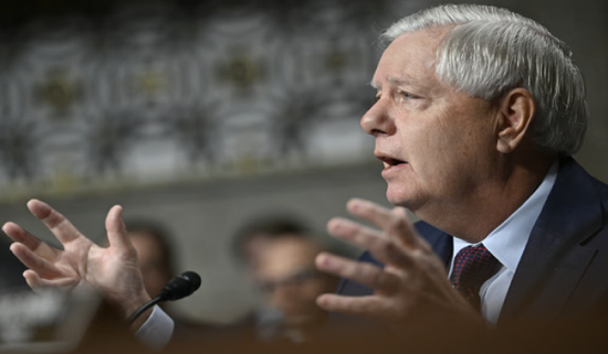 روسيا تضع سيناتور أمريكي على قائمة الإرهابيين