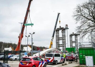 قتيلان وجريحان بانهيار جسر في هولندا