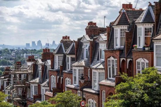 سوق الإسكان البريطاني يشهد ارتفاعاً في أسعار المنازل