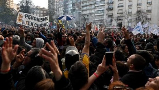 إضرابات واسعة احتجاجا على التقشف في الأرجنتين