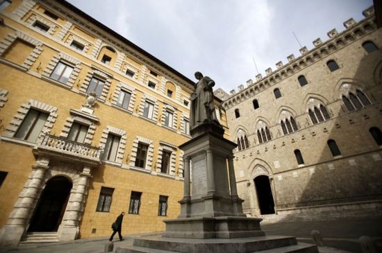الحكومة الإيطالية تخطط لبيع حصة في "مونتي باشي"
