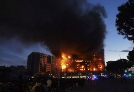 ارتفاع عدد قتلى حريق مبنى بإسبانيا إلى 10