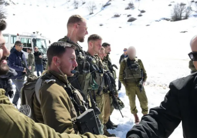 صحيفة عبرية: جنود إسرائيليون يرفضون لقاء نتنياهو في جبال الألب