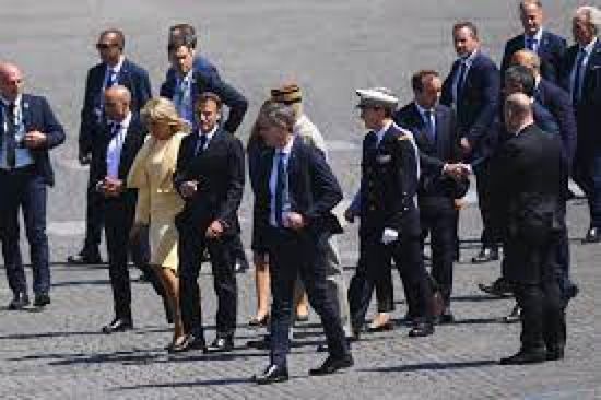 صيحات استهجان في وجه ماكرون