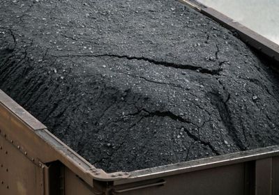 جلينكور تقلص توزيعات الأرباح لسداد ديونها بعد صفقة الفحم