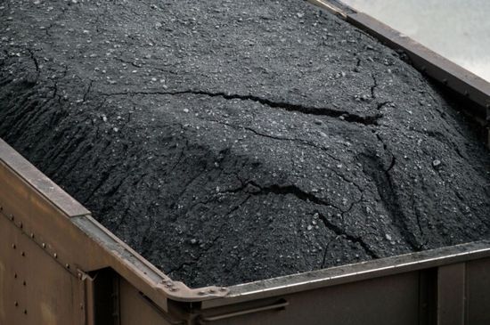 جلينكور تقلص توزيعات الأرباح لسداد ديونها بعد صفقة الفحم