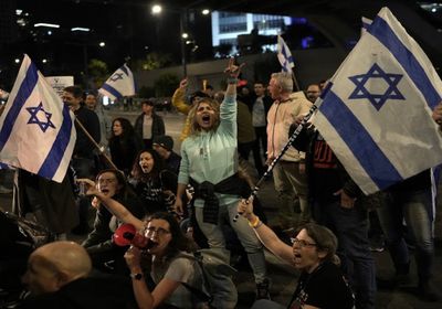 شرطة الاحتلال تفرق تظاهرة ضخمة بتل أبيب ضد نتنياهو