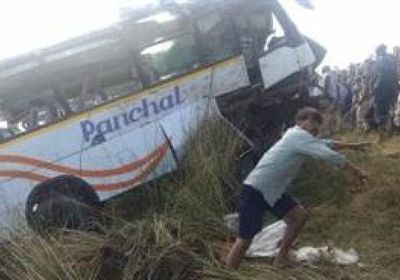 مصرع 22 شخصًا في سقوط حافلة ببحيرة بالهند