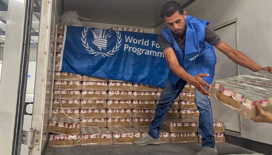 العاروري: إسرائيل وقفت تأشيرات عمال الإغاثة الدوليين في الضفة وغزة