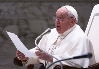 بابا الفاتيكان يحذر من دوامات كراهية عالمية بسبب أزمة أوكرانيا