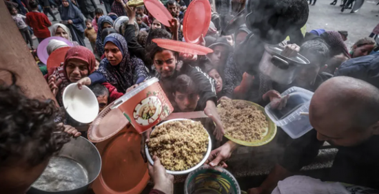 رايتس ووتش تتهم إسرائيل بمنع المساعدات عن سكان غزة