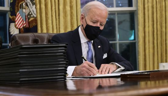 بسبب الصين.. بايدن يصدر أمراً لحجب بيانات شخصية للأمريكيين