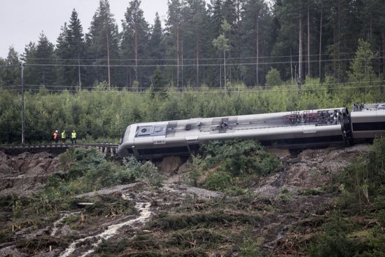 مقتل 3 صدمهم قطار بالسويد