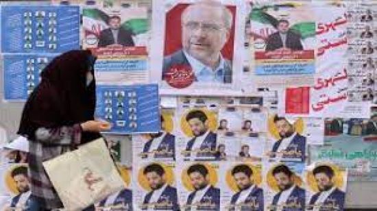 الإيرانيون يدلون بأصواتهم في ظل عدم توقع تغيير سياسي