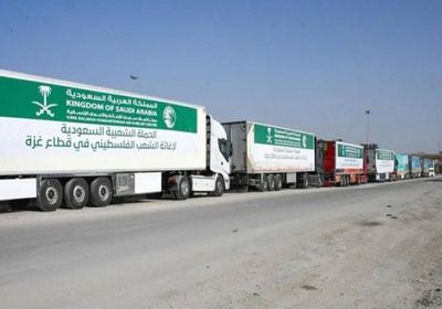 المملكة: عبور 400 شاحنة إغاثية سعودية منفذ رفح تمهيدًا دخولها غزة