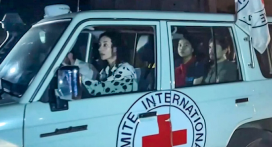 عضوان من "الكابينيت" ينضمان لمظاهرة مطالبة بعودة محتجزين حماس