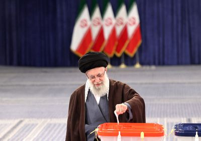 إغلاق صناديق انتخابات البرلمان ومجلس خبراء القيادة بإيران