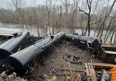 قطار يخرج عن مساره في ولاية أمريكية