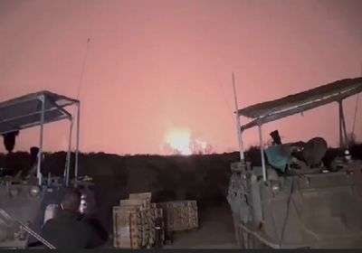 الجيش الإسرائيلي ينفذ سلسلة أحزمة نارية على خان يونس ودير البلح