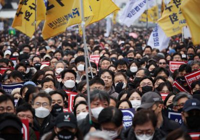 أطباء كوريا الجنوبية يحتجون على خطط لزيادة عدد المقبولين