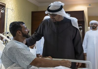 رئيس الإمارات يطمئن على محمد سالم النعيمي بمستشفى زايد العسكري