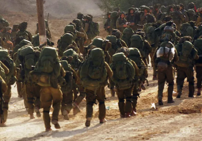 قناة عبرية تؤكد: جنود الاحتياط يعرضون عتادهم على الإنترنت