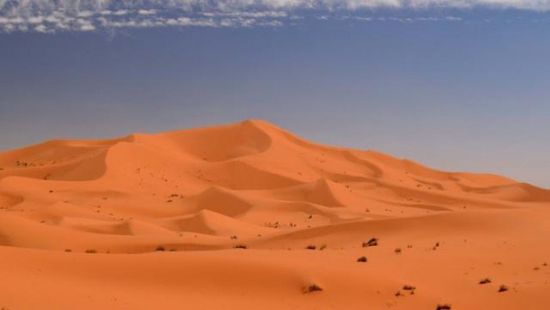 علماء يكشفون سر الكثبان الرملية النجمية الصحراوية الخلابة
