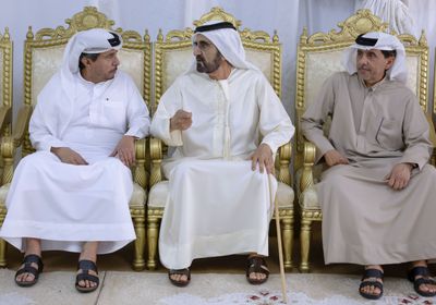 نائب رئيس الإمارات يقدّم واجب العزاء بوفاة والدة عبدالله العامري