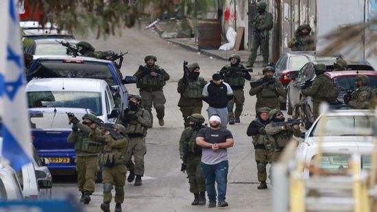 وزير الدفاع الإسرائيلي يحذر: انفجار مرتقب بالضفة في رمضان