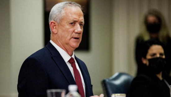 بخطوة تصعيدية.. مكتب نتنياهو يجري تحقيقا في سفر غانتس إلى واشنطن