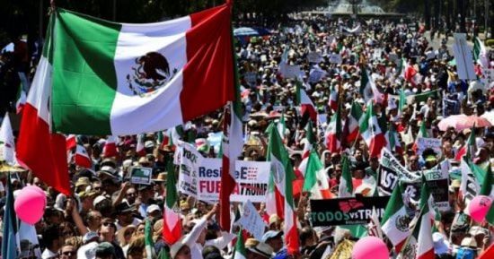 متظاهرون يقتحمون القصر الرئاسي في المكسيك