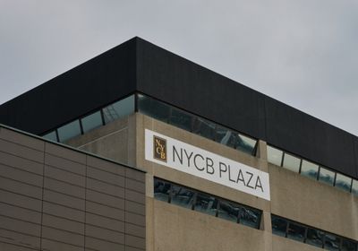 خفض تصنيف "نيويورك كوميونيتي" لمخاطر القروض