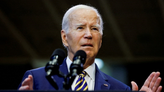 بايدن يحض الكونغرس على إقرار المساعدات لأوكرانيا