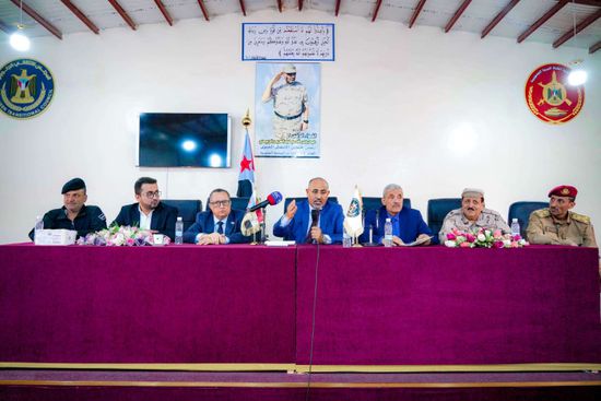 الرئيس الزُبيدي: فخور ببطولات القوات الجنوبية بمواجهة الحوثي والإرهاب