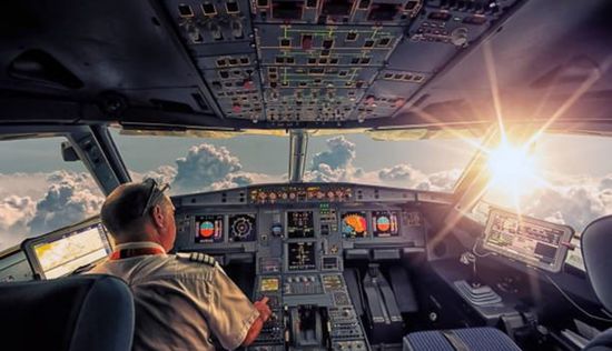 التحقيق مع نوم طيار ومساعده أثناء رحلة جوية بإندونيسيا