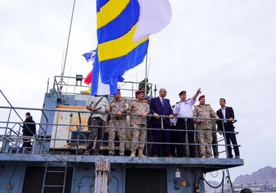 الرئيس الزُبيدي يشهد دخول وحدات جديدة للقوات البحرية
