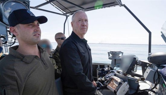 من شاطئ غزة.. وزير الدفاع الإسرائيلي يتوعد حماس